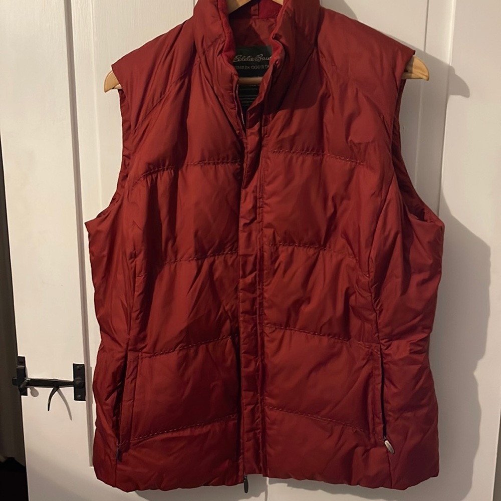 Eddie Bauer down vest- looks new